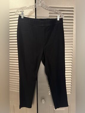 Time and Tru Pull On Fitted Capri